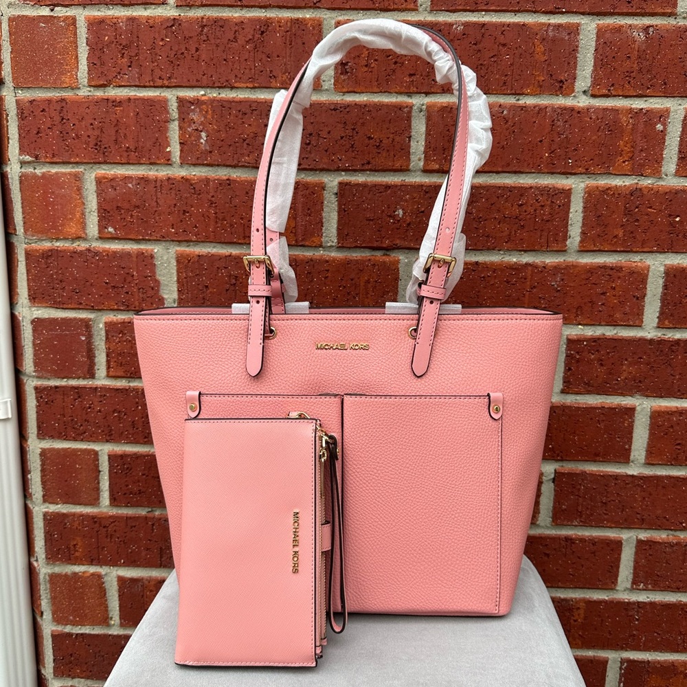 SALE‼️Michael Kors purse and wallet